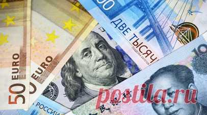 Без резких движений: как могут измениться валютные курсы до конца зимы. На открытии первых торгов февраля доллар и евро на Мосбирже дешевели до 89,95 и 97,33 рубля соответственно, а юань, напротив, дорожал до 12,51 рубля. По мнению экспертов, в ближайший месяц динамика всех трёх показателей будет зависеть от действий Центрального банка России и объёмов продаж валютной выручки экспортёрами. Помимо этого, инвесторы будут внимательно следить за движением нефтяных цен. Что может произойти с рублём…