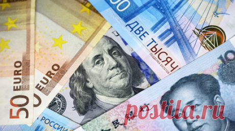 Без резких движений: как могут измениться валютные курсы до конца зимы. На открытии первых торгов февраля доллар и евро на Мосбирже дешевели до 89,95 и 97,33 рубля соответственно, а юань, напротив, дорожал до 12,51 рубля. По мнению экспертов, в ближайший месяц динамика всех трёх показателей будет зависеть от действий Центрального банка России и объёмов продаж валютной выручки экспортёрами. Помимо этого, инвесторы будут внимательно следить за движением нефтяных цен. Что может произойти с рублём…