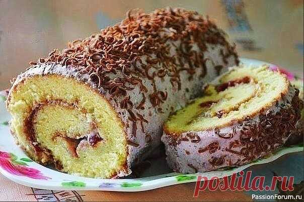 Бисквитный рулет Очень удачное, бюджетное и вкусное лакомство к чайному столу!🥮🍮🥐ИНГРЕДИЕНТЫ:Для бисквита:● 4 яйца● 100 г сахара● 1 ч.л. разрыхлителя● 150 г мукиПРИГОТОВЛЕНИЕ:Яйца взбить с сахаром, добавить разрыхлитель и муку и взбить (я взбивала блендером). Противень застелить бумагой для выпечки,...
