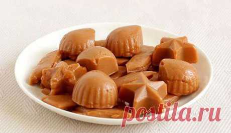 Ириски на сметане — изумительное лакомство Что может быть проще, чем соединить сметану с сахаром. И вкус ирисок мне очень понравился. Он не насыщенный сладкий, а такой ненавязчивый.