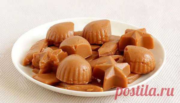 Ириски на сметане — изумительное лакомство Что может быть проще, чем соединить сметану с сахаром. И вкус ирисок мне очень понравился. Он не насыщенный сладкий, а такой ненавязчивый.