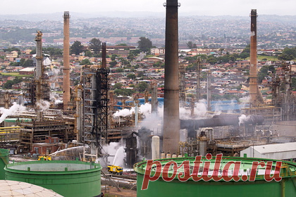 Африке пообещали многомиллиардные затраты на спасение планеты. Африке придется потратить миллиарды долларов на заводы по переработке нефти, чтобы сократить количество вредных выбросов. На долю Африки приходится около двух процентов мировых выбросов углекислого газа, однако, по словам аналитиков, эта цифра вырастет до 4,5 процента к 2040 году.