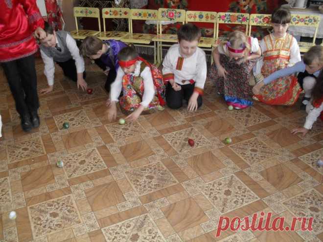 Игры с пасхальными яйцами - древние народные игры, в которые играли и дети, и взрослые.