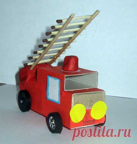 Пожарная машинка из спичечных коробков и спичек