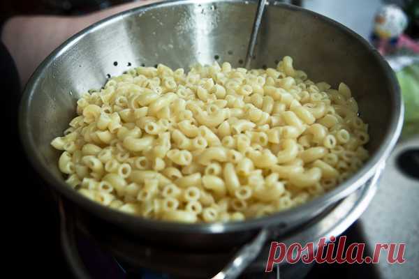 Как использовать воду из-под отваренных макарон: 7 способов применения в быту и кулинарии
