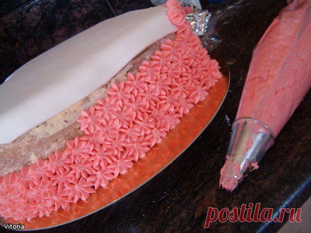 Как сделать цветной крем для торта?.