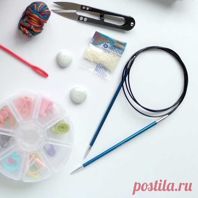 Неудачные для меня спицы. 4 вида — дорогие и дешевые: KnitPro, ФиксПрайс, YarnArt
В начале возрождения вязального пути накупила я разных дешевых спиц, среди них была и «Гамма». Как и китайский ширпотреб  Потому про них тут писать не буду: я с «Гаммой» в разводе  А Китай — лотерея. Расскажу про «свежие» спицы (максимум 5-летней давности, которые и сейчас продаются). Спицы давно наобум не покупаю: сначала изучаю […]
Читай дальше на сайте. Жми подробнее ➡