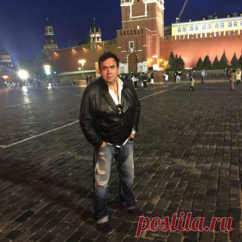 Жил-был я, (Стоит ли об этом?) Шторм бил в мол. (Молод был и мил...)