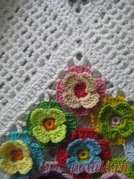 White crochet top with voluminous multi-colored flowers. Ready | Etsy