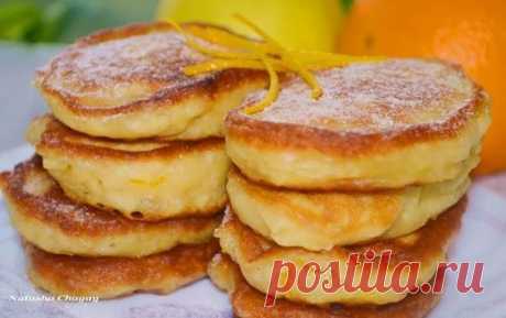 ВКУСНЕЙШИЕ ОЛАДУШКИ ИНГРЕДИЕНТЫ: ● Яйцо — 1 шт. ● Кефир — 1/2 л ● Сахар — по вкусу ● Мука пшеничная — 2 стакана ● Сода — 1 ч. л. ● Уксус — 1 ст. л. ● Соль — 1 щепотка ПРИГОТОВЛЕНИЕ: 1. Яйцо хорошо взбить с сахаром. Попеременно всыпать муку и вливать кефир, для того чтобы не было комков: ложку муки — взбить, чуть кефира — взбить. И так, пока не кончится кефир. Потом добавить разрыхлитель или соду, гашенную уксусом. 2. Жарить оладьи в большом количестве масла, но не во фритюре. Готовые оладьи…