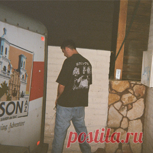 Chris Lorenzo, Amyl & The Sniffers - U Should Not Be Doing That | 4DJsonline.com