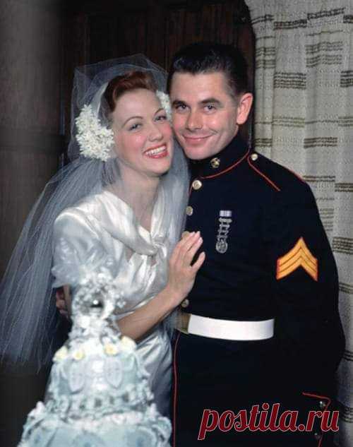 Eleanor Powell and Glenn Ford on their wedding day in 1943.