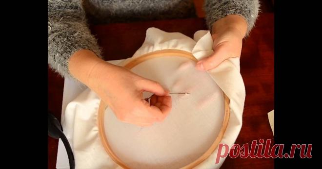 Как закрепить нить без узелка --  8 хитрых способов 
В шитье очень часто на кончике нити завязывают узелок. Но у нас ведь речь идет о вышивке. А посему запомните: никогда не делайте узелков на ткани! Исключение могут составлять лишь особые случаи, напр…