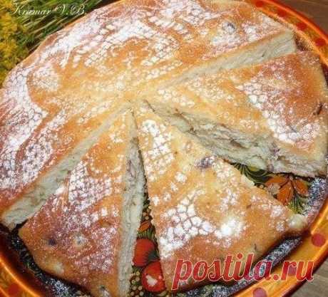 Пышный кекс на кефире с орехами.