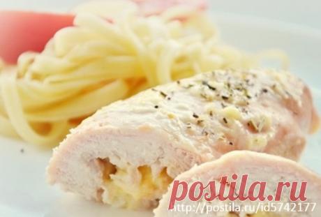 РУЛЕТ ИЗ КУРИНОГО ФИЛЕ С ТВОРОГОМ.