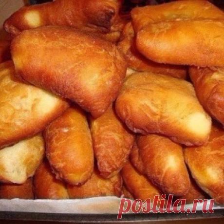 Эти пирожки незаметно тают во рту и в тарелке. Вкусняшка невероятная