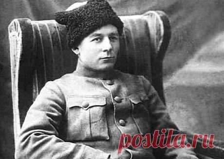 Борис Думенко: за что Троцкий расстрелял «отца» 1-й Конной армии Вернувшись с Первой мировой войны на Дон, 29-летний вахмистр Борис Мокеевич Думенко сформировал из донских крестьян революционный отряд кавалеристов. В первых боях он показал себя умелым военачальником и осенью 1918 года командовал уже полком, а через полгода кавалерийской дивизией. Думенко стал главным «козырем» большевиков на юге России, но вскоре был арестован и расстрелян как мятежник и убийца комиссара.