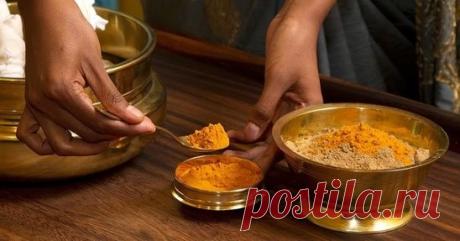 5 чудодейственных лекарств на основе куркумы, с которыми ты забудешь дорогу в аптеку!
1. Против ожирения, атеросклероза и сахарного диабета 
Куркума способна не только помочь похудеть, но и очистить сосуды и снизить уровень сахара в крови. Ни для кого не секрет, что эта пряность входит в состав множества биологически активных добавок и диетических продуктов. Но зачем их покупать, если можно самому приготовить не менее эффективное лекарство. 
ПРИГОТОВЛЕНИЕ 
Залей 1 ч. л. по...