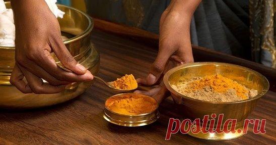 5 чудодейственных лекарств на основе куркумы, с которыми ты забудешь дорогу в аптеку!
1. Против ожирения, атеросклероза и сахарного диабета 
Куркума способна не только помочь похудеть, но и очистить сосуды и снизить уровень сахара в крови. Ни для кого не секрет, что эта пряность входит в состав множества биологически активных добавок и диетических продуктов. Но зачем их покупать, если можно самому приготовить не менее эффективное лекарство. 
ПРИГОТОВЛЕНИЕ 
Залей 1 ч. л. по...