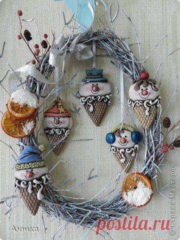 Венок из березовых веток со снеговичками из соленого тестаТатьяна Кутишенко