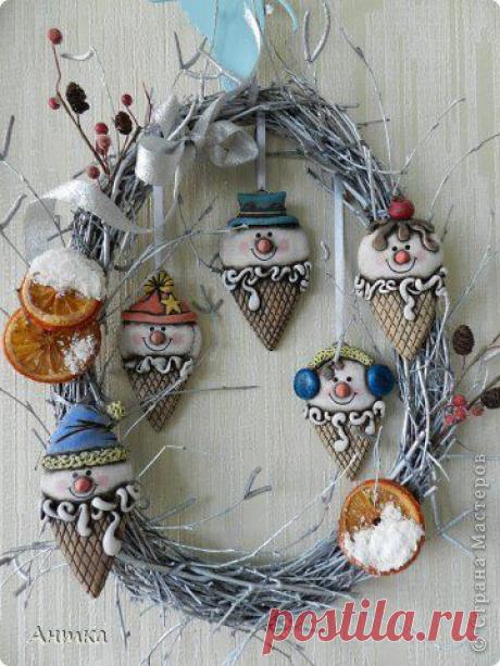 Венок из березовых веток со снеговичками из соленого тестаТатьяна Кутишенко