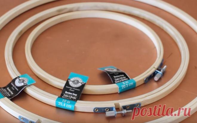 С помощью пялец и бахромы мастерица сделала оригинальный бохо аксессуар