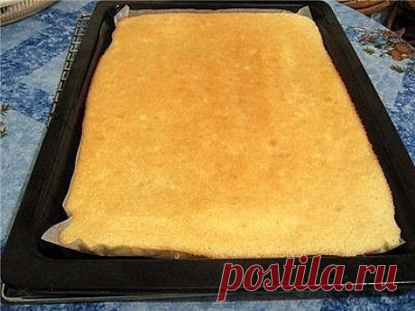 Рулет по ГОСТу
Этот рулет стал моим любимым рецептом!
По ГОСТу только тесто сделала. Корж получается идеальный! Не сухой, не трескается, отлично сворачивается. Пропитайте его сиропом, намажьте любым кремом и отличный рулет готов!
Пеку такой рулет очень часто.
Состав продуктов и способ приготовления смотрите на нашем сайте https://menu.quhonka.ru/recipes/80423/rulet-po-gostu.html?t=1400