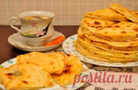 Кыстыбый — вкусные татарские лепешечки с картошкой-пюре - У нас так Кыстыбый — вкусные татарские лепешечки с картошкой-пюре Ингредиенты: Тесто:молоко 130 мл яйца 1 шт. сахар 1 ч.л. соль 1/2 ч.л. мука — 250-270 г масло сливочное 50 г...