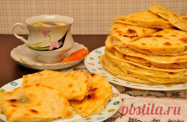 Кыстыбый — вкусные татарские лепешечки с картошкой-пюре - У нас так Кыстыбый — вкусные татарские лепешечки с картошкой-пюре Ингредиенты: Тесто:молоко 130 мл яйца 1 шт. сахар 1 ч.л. соль 1/2 ч.л. мука — 250-270 г масло сливочное 50 г...