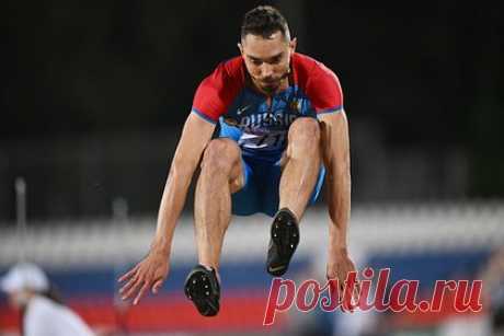 Чемпион мира из России пожаловался на убившую его карьеру World Athletics. Чемпион мира в прыжках в длину Александр Меньков пожаловался на санкции Международной ассоциации легкоатлетических федераций (World Athletics) в отношении россиян. «Моя карьера была на взлете, я мог бы еще многого достигнуть. Обидно очень, у меня полкарьеры просто убили», — посчитал Меньков.