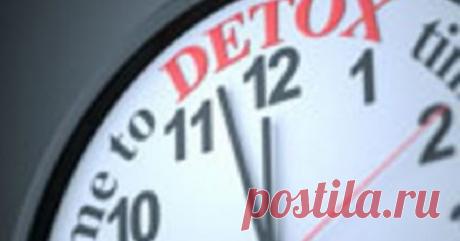 Очищающая диета на рисе        После пробуждения выпить стакан минеральной воды без газа или травяной чай (липа, ромашка, мать-и-мачеха, хвощ, береза, мята). Травян...