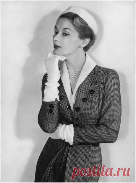 Lisa Fonssagrives in worsted, pin-checked black and white … | Flickr