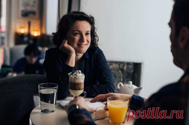 Ягодка опять. Эксперт объяснил феномен женской активности после сорока пяти. Психолог рассказал, чем отличается мужской пикап от женского. Как женщине, у которой начали играть гормоны, вести себя, чтобы не выглядеть глупо в глазах окружающих.