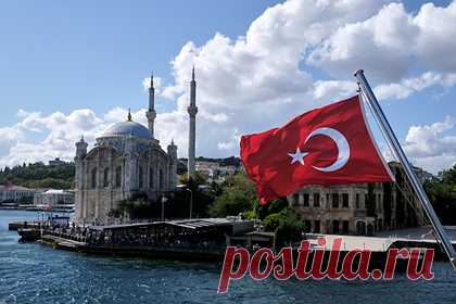 Турция заявила о нежелании присоединяться к санкциям против России. Министр энергетики и природных ресурсов Турции Фатих Донмез заявил о нежелании республики присоединяться к санкциям против России. Минэнерго Турции выступило за урегулирование ситуации путем дипломатии. В ведомстве также сообщили, что задержек с реализацией проекта по строительству первой в Турции АЭС «Аккую» не будет.