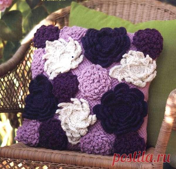 Ажурные подушки из квадратных мотивов — Рукоделие