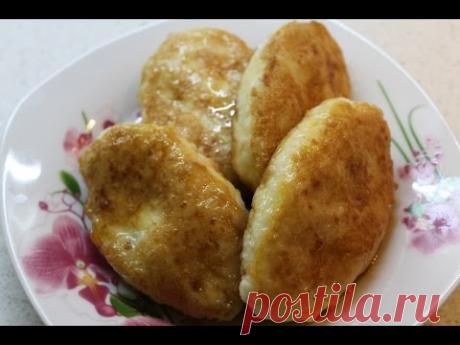 Ингредиенты: (Для теста) 1 л молока,2 ст. л. сахара,соль,12 ст л. манки с горкой. (Для начинки) 400 гр. творога,100-150 гр. сахара,50 гр. изюма,ванилин.