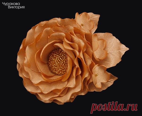 Брошь-заколки с цветами из ткани / Необычные поделки