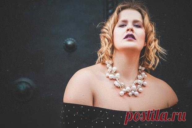 Красивая девушка: плюс-сайз модель Кайса Хенриикка не стесняется показать максимум тела