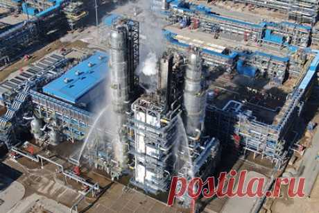 На гигантском заводе «Газпрома» для «Силы Сибири» прогремел взрыв. На Амурском газоперерабатывающем заводе (ГПЗ) «Газпрома» прогремел взрыв, за которым последовал пожар. На предприятии остановлена переработка газа. Возгорание было ликвидировано. Причиной взрыва стала разгерметизация оборудования. Погибших и пострадавших впоследствии не обнаружилось.