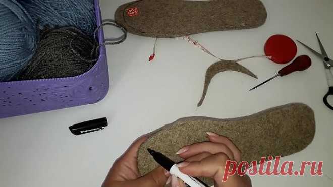 Вязаные тапочки крючком на войлочной подошве.