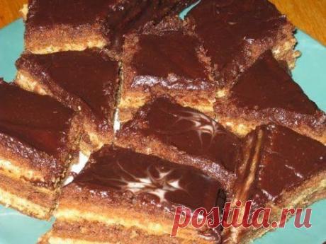 &quot;Сметанник шоколадный&quot;



Ингредиенты:

●2ст.л маргарина
●2ст. сметаны
●1 яйцо
●2ст. сахара
●1-1.5 ст. муки
●2ст.л какао
●1ч.л. разрыхлителя.

Приготовление:

Маргарин растопить, растереть с яйцом и сахаром+ сметана. Мука+какао+все вымесить.(один корж выпекаем с какао,2-й БЕЗ)
Форму смазать раст. маслом и в духовку на 45мин при темп. 180 градусов. В конце снизить до 150.
Крем сметана+ сахар, смешать и поставить на час в холодильник, не взбивать.
•••