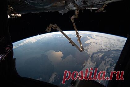 В НАСА допустили подготовку к «непредвиденным обстоятельствам» на МКС. В НАСА допустили подготовку к «непредвиденным обстоятельствам» на Международной космической станции (МКС), пишет SpaceNews. Согласно изданию, в Центре управления полетами (ЦУП) НАСА имеется опытный сотрудник, который выступает за создание команды для «подготовки планов на случай непредвиденных обстоятельств».