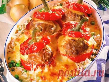 Gefüllte Paprika mit Käse-Soße überbacken Rezept | LECKER