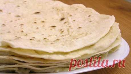 Я очень люблю ЛАВАШ. Но в магазине он не очень вкусный, долго искала рецепт, вот наконец то нашла. Теперь для меня не составляет особого труда нажарить лепёшек. 40 шт за 1 час. Вкуснотище , куда там магазинным. 
это рецепт 1 порции, я всегда готовлю 2 порции (40 шт)

1 ч.л сухих дрожжей
1 ч.л соли, 
0.5 ч.л сахара 
1 ст.л. масла растительного
1 стакан теплой воды
3 стакана муки. 

Замесить тесто, оно получается мягкое, приятное и эластичное. Разделить на 20-16 шариков, всё...