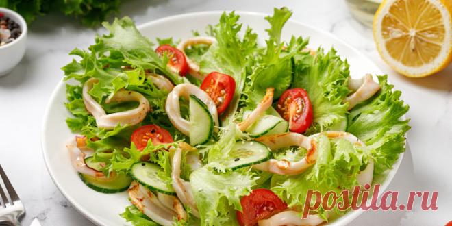 20 простых и очень вкусных салатов с кальмарами - Лайфхакер По этим рецептам вы сможете приготовить вкуснейший салат с кальмарами и огурцами, креветками, сыром, корейской морковью или грибами.