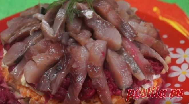 Салат с сельдью даже вкуснее, чем обычная и привычная нам 