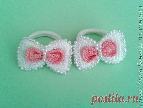👌 Резинки-бантики для волос крючком, хенд мейд На просторах интернета можно найти множество резиночек для волос с самыми разнообразными вязаными цветами. Поэтому я решила сделать резиночки с бантиками. А чтобы было нарядно – ещ...