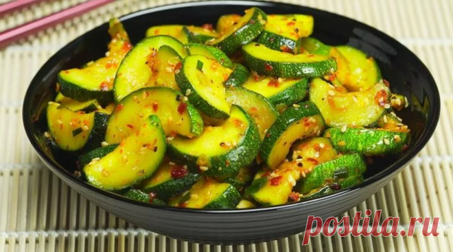 Кабачки закусочные по-корейски Кабачки-Цукини - Хобак Боккеум на корейском - это универсальный овощ, который часто используется для приготовления закусок и гарниров. В этом рецепте мы покажем вам аппетитную закуску, от ярких...
