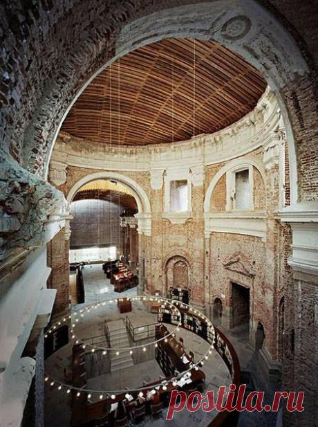 Musetouch Visual Arts Magazine
Beautiful Libraries...Biblioteca de las Escuelas Pias, Madrid, Spain, photo by Turismo Madrid via Flickr.