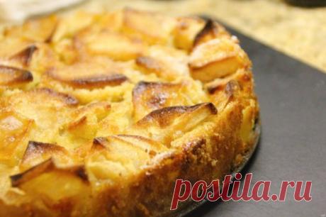 25 рецептов шарлотки: 
1. Шарлотка классическая 
2. Яблочная шарлотка
3. Шарлотка с яблоками (обычная) 
4. Рецепт шарлотки в хлебопечке 
5. Шарлотка без яиц 
6. Шарлотка с яблоками и бананами 
7. Шарлотка с яблоками и с творогом 
8. Шарлотка с яблоками и корицей 
9. Шарлотка из батона 
10. Ну оооочень вкусная шарлотка 
11. Шарлотка яблочно-смородиновая 1
12. Очень вкусная шарлотка-лентяйка
13. Неж